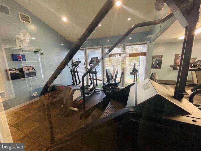 Building Photo - 8069 Stonewall Brigade Ct