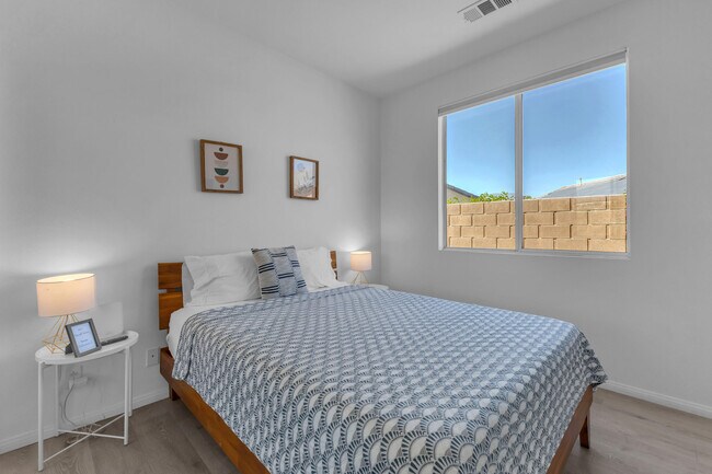 Building Photo - 47383 Bahama Ct