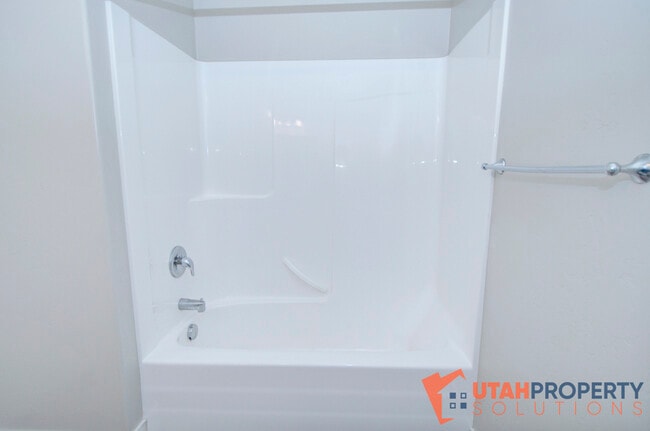 Building Photo - 626 N Sun Peak Dr