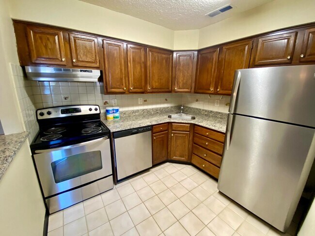 Building Photo - 2403 Ravens Crest Dr