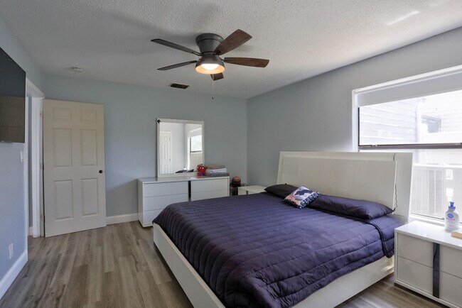 Building Photo - 6052 Lace Wood Cir