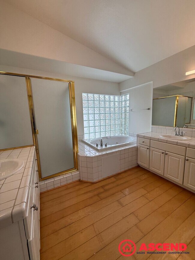 Building Photo - Spacious 4 Bed / 3 Bath Home in Haggin Oaks!