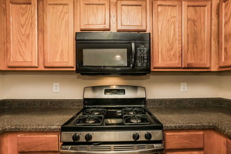 Building Photo - 7604 Broadhurst Dr
