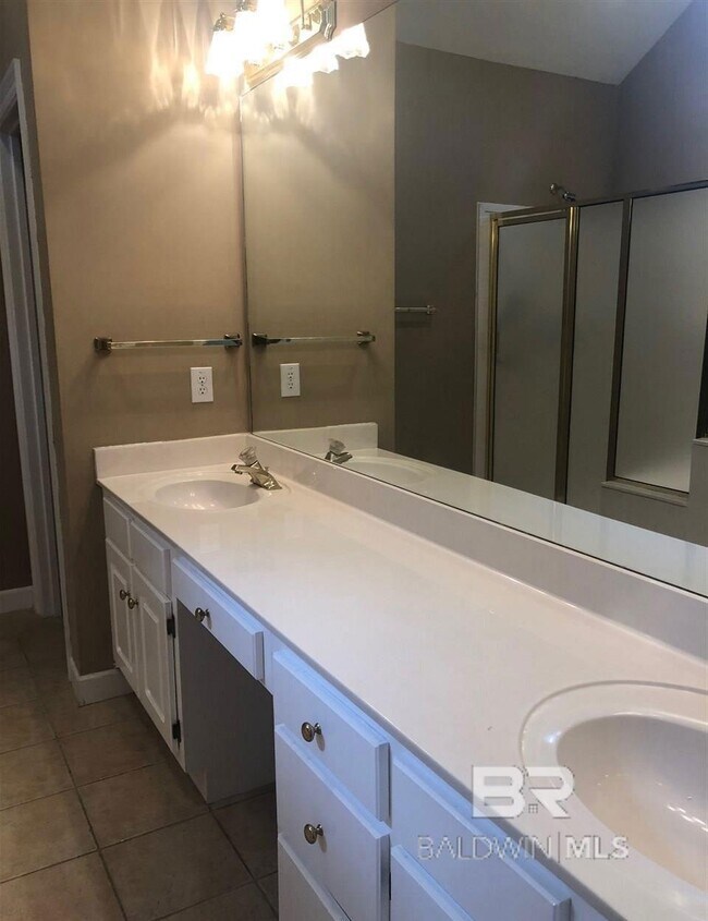 Building Photo - 9568 Aspen Cir