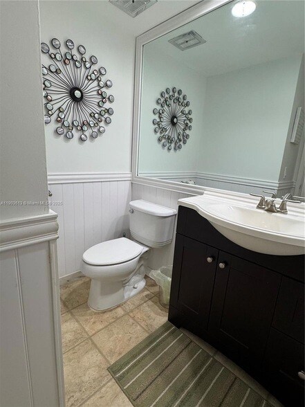 Building Photo - 3800 Galt Ocean Dr