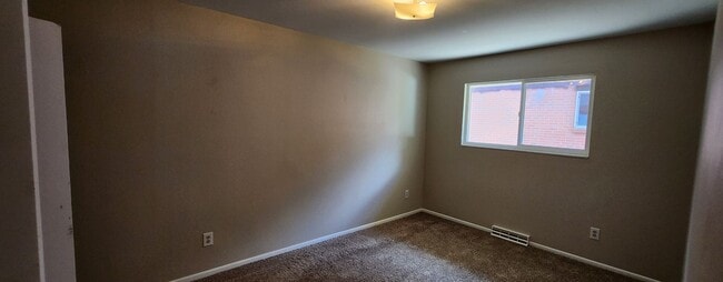 Building Photo - 2 Bedroom | 1 Bathroom Available for Rent!