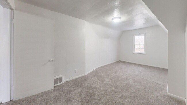 Building Photo - 3863 E 154th St