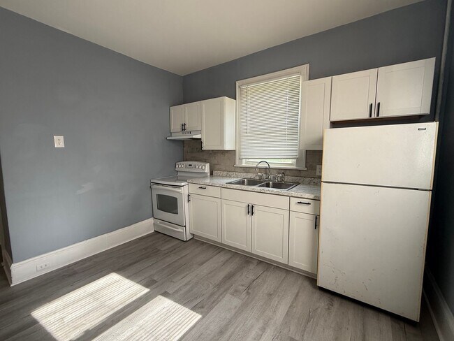 Building Photo - 1610 Hampton Ave SW