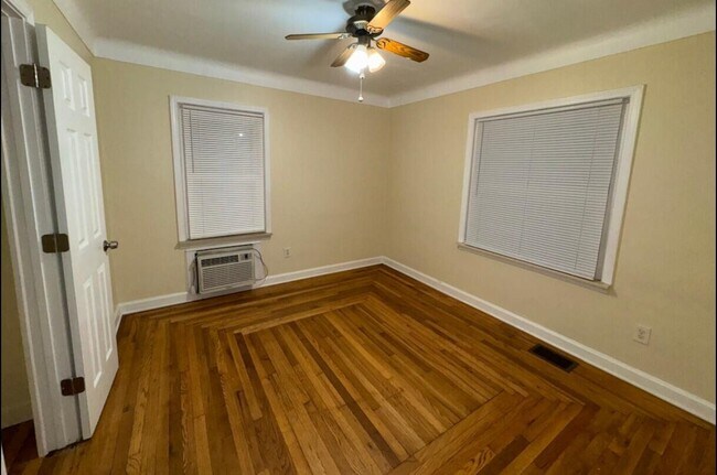 Building Photo - 2363 E Maple Rd