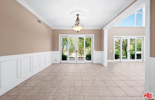 Building Photo - 11221 Briarcliff Ln