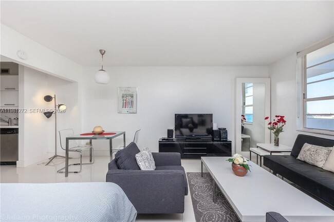 Building Photo - 100 Lincoln Rd