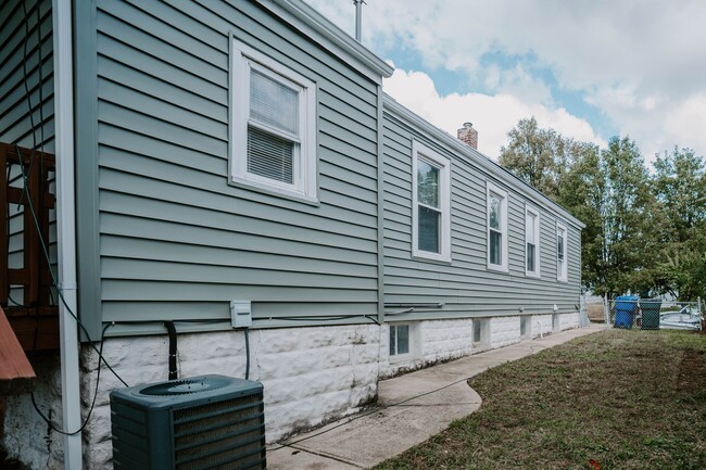 Building Photo - Traditional St. Louis "Shot Gun" Style Home