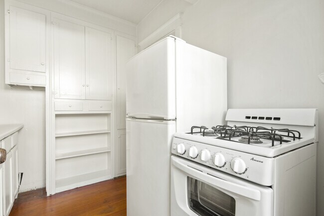 Building Photo - 321 Market St