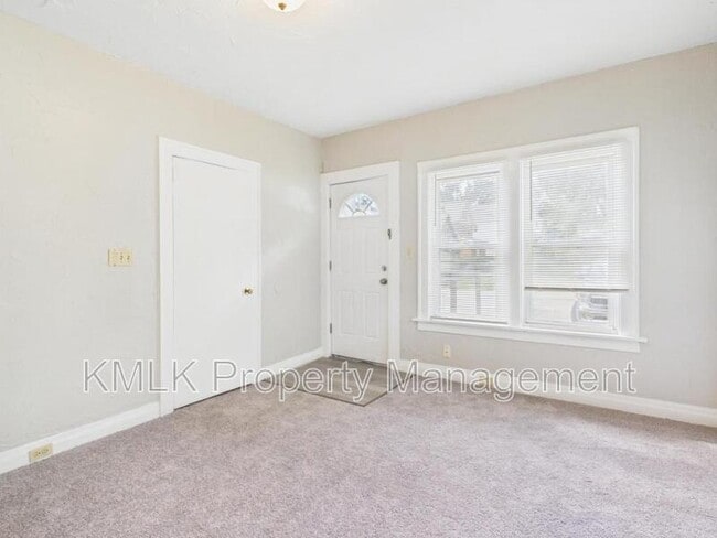 Building Photo - 535 Gage St