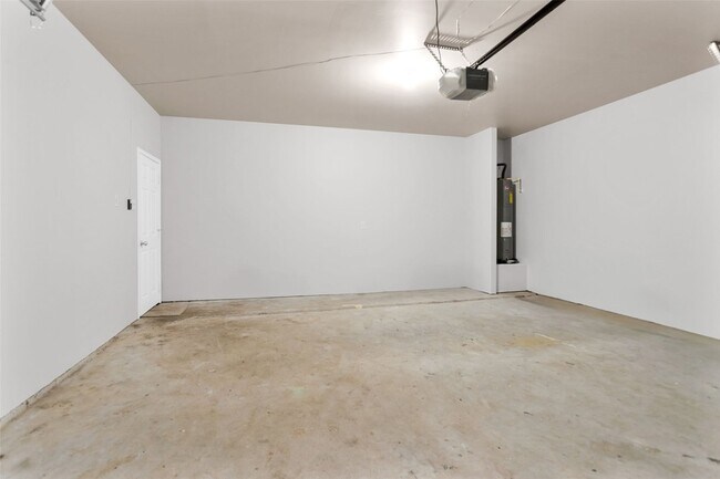 Building Photo - 30831 W Lost Creek Blvd