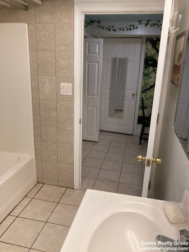 Building Photo - Amazing value two bedroom in Brookline