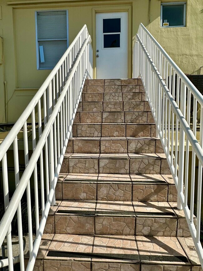 Building Photo - 1165 E Atlantic Ave