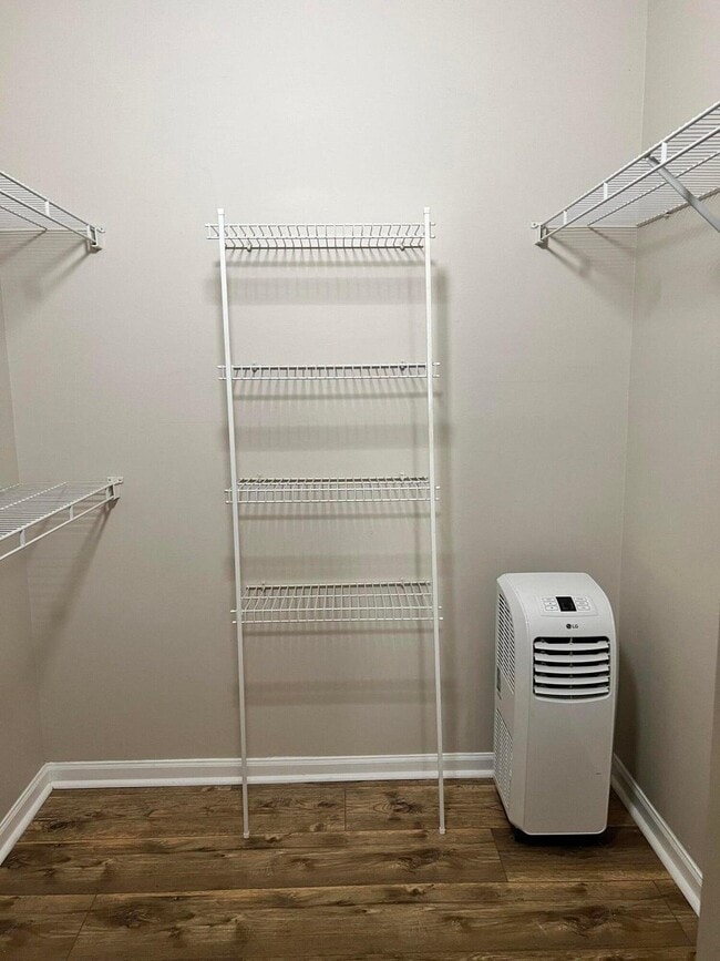 Building Photo - 720 S Sapodilla Ave