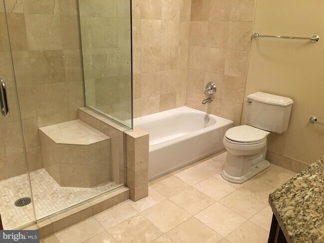 Building Photo - 8220 Crestwood Heights Dr