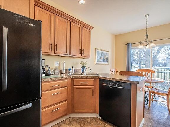 Building Photo - 320 Willott Square Dr