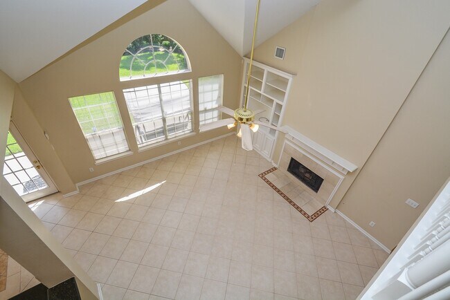 Building Photo - 17415 Fountainview Cir