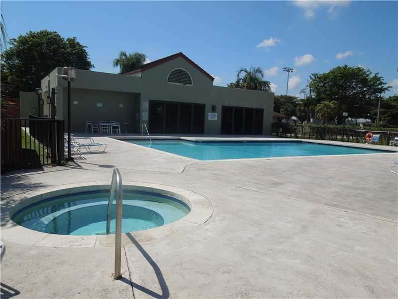Building Photo - 211 Lake Pointe Dr