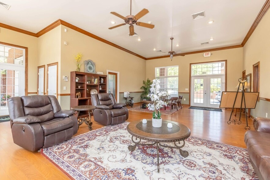 Building Photo - The Retreat at Pineview