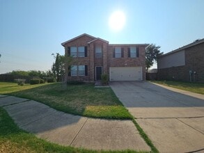 Building Photo - Beautiful 2 story home off Old Decatur