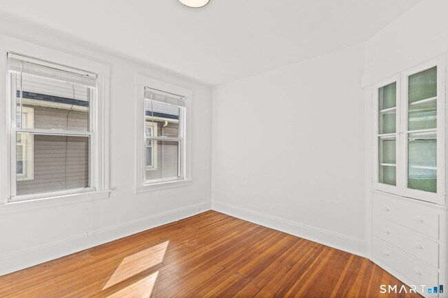 Building Photo - 44 Churchill St