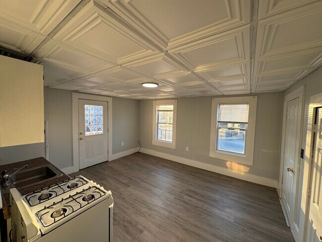 Building Photo - 30 Ledge St