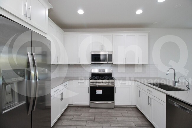 Building Photo - 8923 W Solano Dr