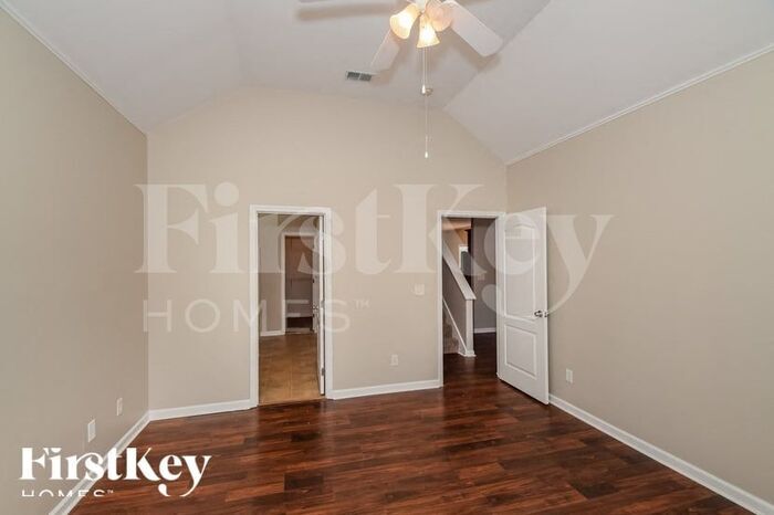 Building Photo - 158 Village Dr
