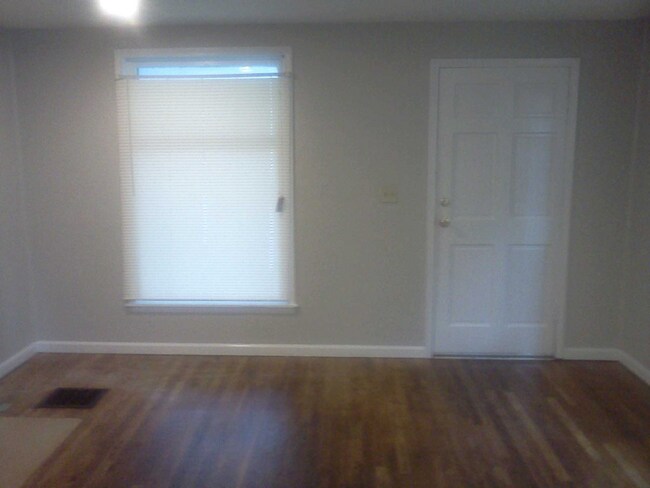 Building Photo - 2143 Summit St