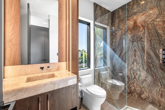 Building Photo - 2934 NE 8th Ave