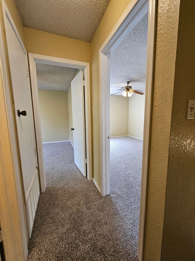 Building Photo - (3) Bed/(2) Bath West Norman Townhome Available NOW!