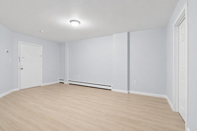Building Photo - 406 7th St