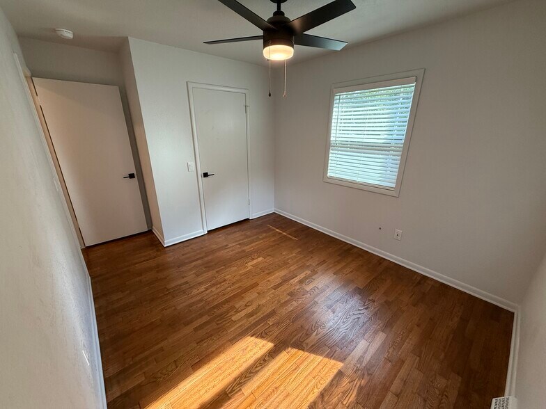 Building Photo - 3979 S Farm Road 193