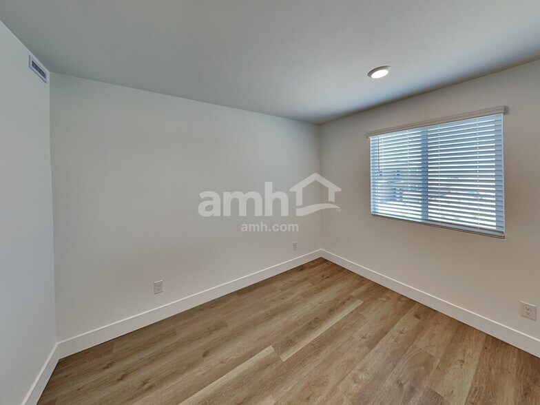 Building Photo - 9604 Harkes Dr