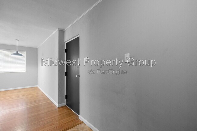 Building Photo - 2507 S Big Bend Blvd