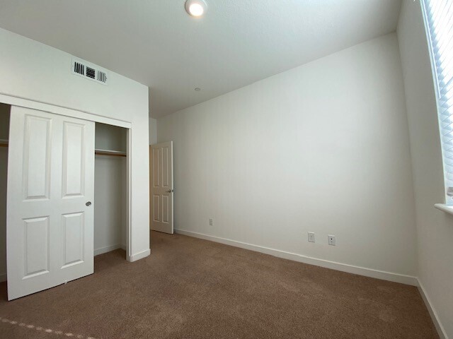 Building Photo - Beautiful New Home For Rent in Roseville!