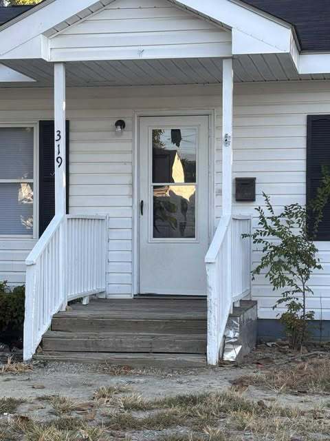 Primary Photo - 319 E Dundee St