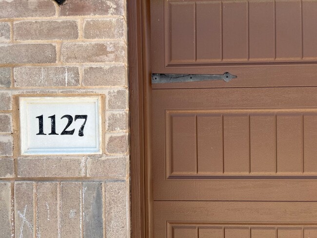 Building Photo - Luxury 3/2 Duplex in Seguin, Texas