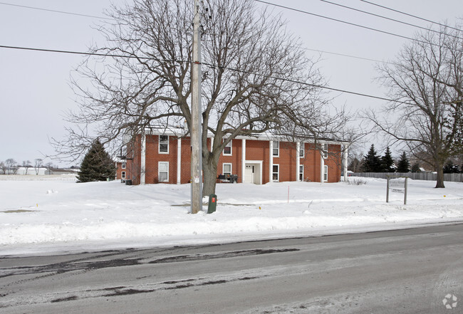 Primary Photo - Colonial Manor Apartments