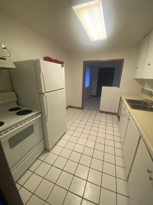 Building Photo - Henderson - 2 Bedroom - Water Street Location!