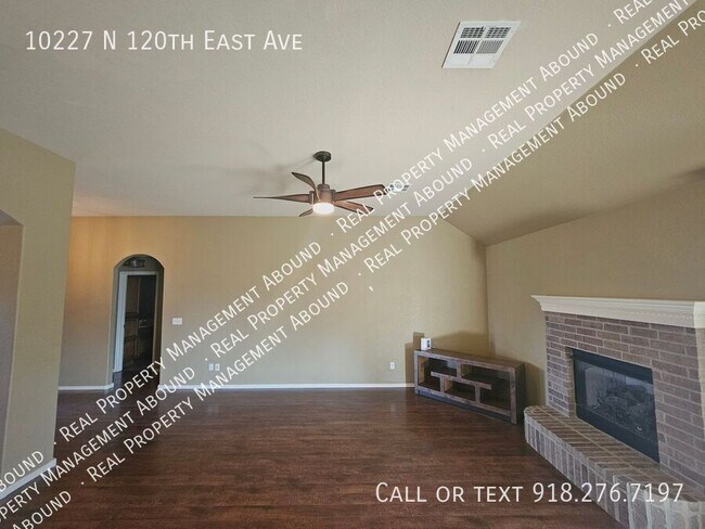 Building Photo - 10227 N 120th E Ave