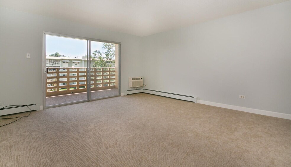 Building Photo - 615 S Alton Way