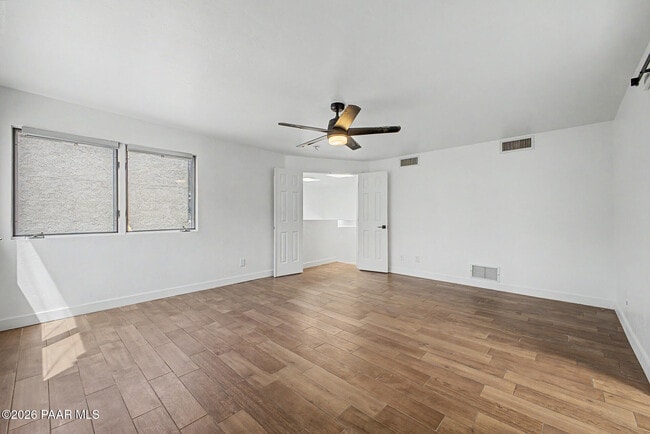 Building Photo - 504 S Stephanie Loop