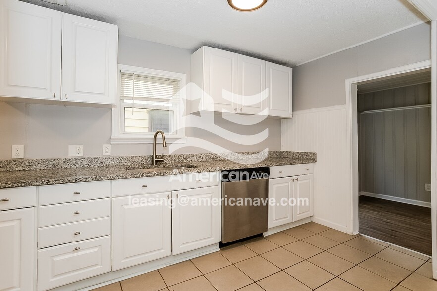 Building Photo - 23115 Powell Ave