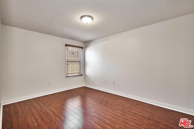 Building Photo - 4822 Elmwood Ave