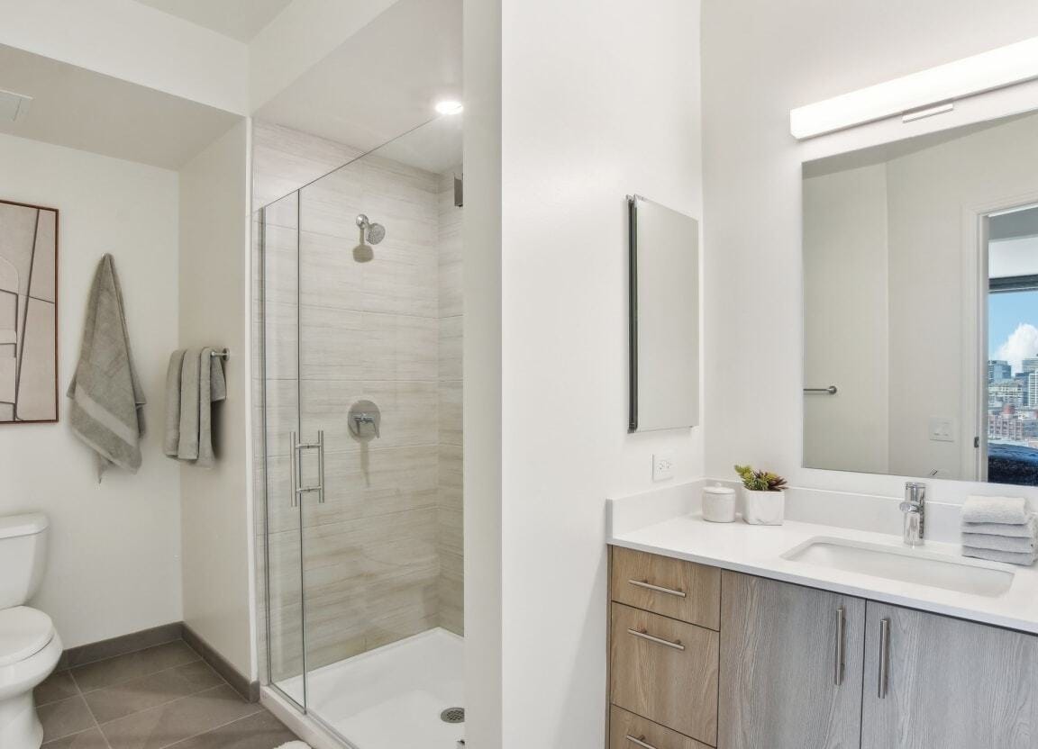 Building Photo - 215 N Clinton St